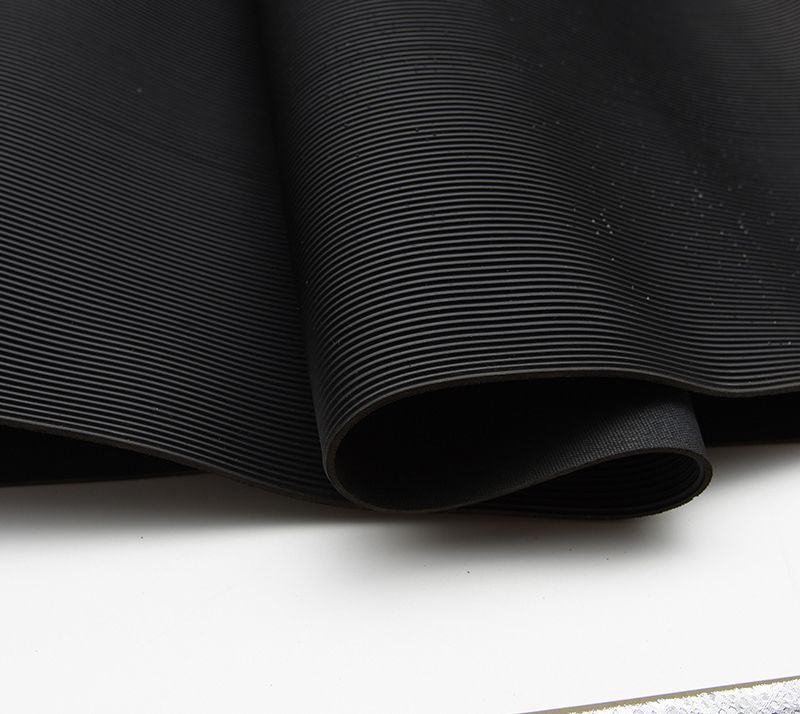 wear-resistant-corrugated-rubber-runner-drainage-principle